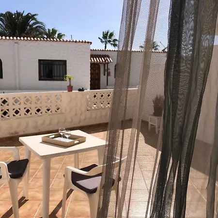 Sunny Terrace Apartment *